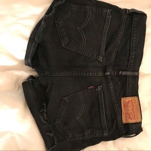 Black jean Levi shorts